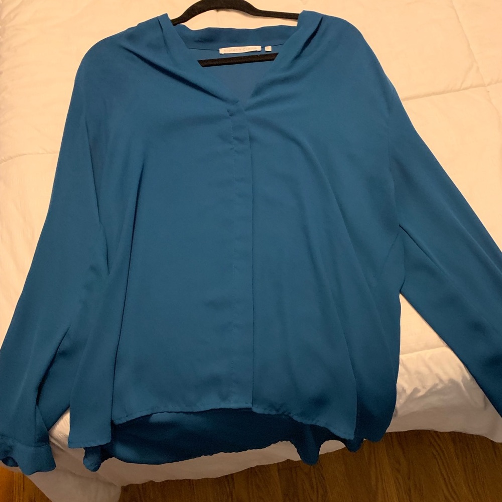 Blue polyester dressing sleeve dress shirt
